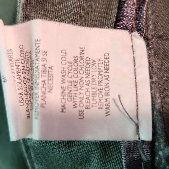 Daisy Fuentes Capris size 6P - Picture 8 of 8